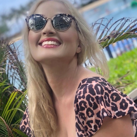 Meet your Posher, Dawn - Picture 1 of 1